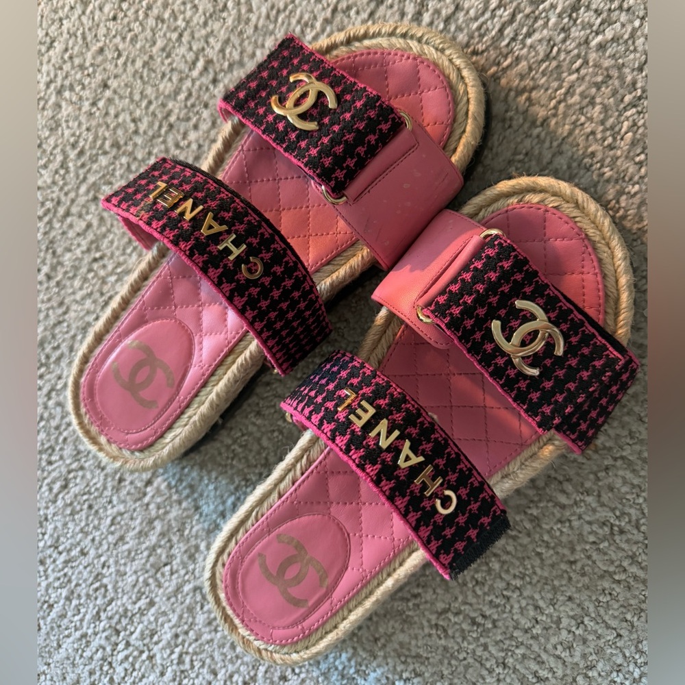 CHANEL 2021 Interlocking CC Logo Espadrilles